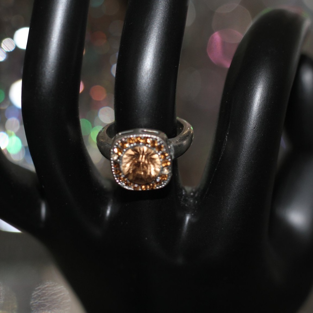Antique Brown & Silver Ring Size: 5 1/2